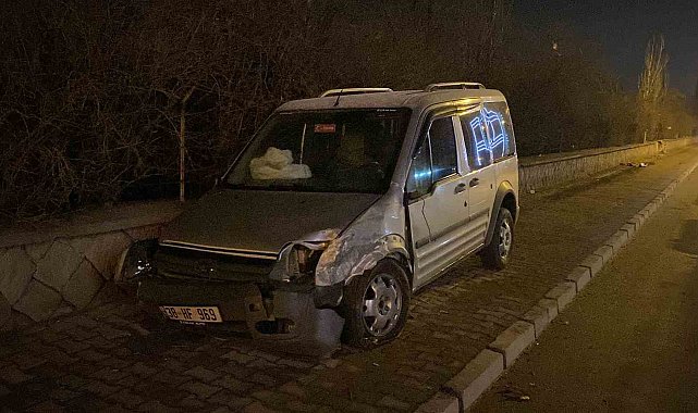 Direksiyon hakimiyetini kaybetti, duvarı yıktı