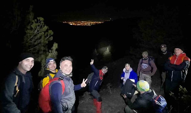 Doğa tutkunlarından 6 kilometrelik gece yürüyüşü