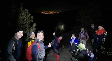 Doğa tutkunlarından 6 kilometrelik gece yürüyüşü