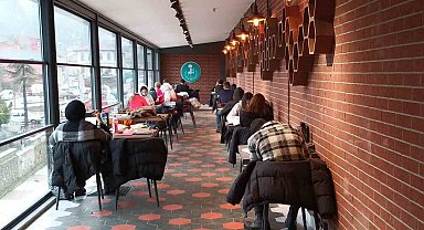 Dönemeç Kitap Kafe'ye gençlerden yoğun ilgi