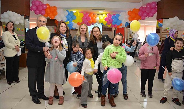 Down sendromlu öğrenciler ve aileleri bir araya geldiler