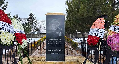 Dünyaca ünlü halk ozanı mezarı başında anıldı