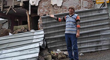 Duvarları çöken tarihi bina tehlike saçıyor