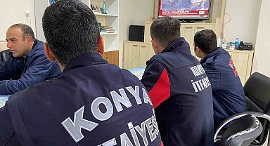 Enkaz altında çividen korkan çocuğu çiviye çorap geçirip çıkarttılar
