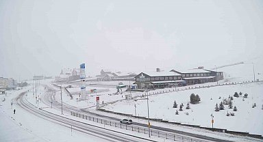 Erciyes'e Mart karı yağdı
