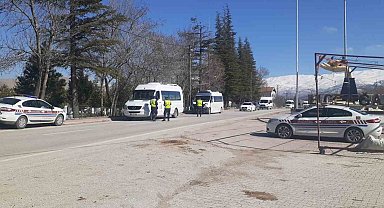 Ereğli'de jandarma trafikten servis araçlarına denetim