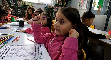 Erkilet Kütüphanesi'nde minikler Yaşlılara Saygı Haftası etkinliği düzenledi