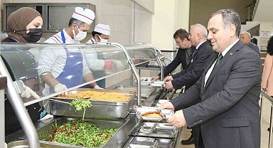 ERÜ Rektörü Altun, Öğrencilerle İftar Yaptı