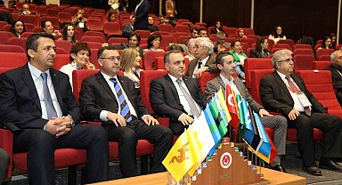 ERÜ'de 2 kongre birden