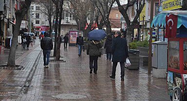 Eskişehir güne yağmurla uyandı