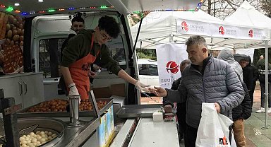 Eskişehir Valiliği afetzedeler için lokma dağıttı