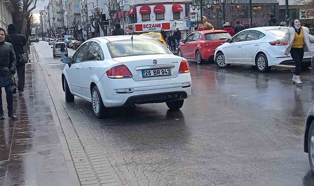 Eskişehir'de taksi ile otomobil çarpıştı