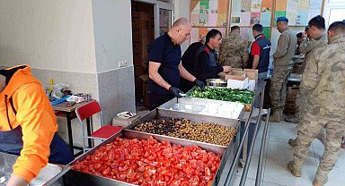 Eskişehirli eğitimcilerin ilk günden itibaren depremzedelere desteği devam ediyor