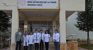 Evleri tek tek dolaşıp bakım yapıyorlar