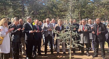 Gazi Üniversitesi depremde hayatını kaybeden öğrencilerini fidanlarda yaşatacak