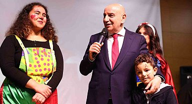 Gönüllü öğretmenlerden depremzede çocuklar için tiyatro gösterisi