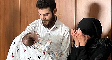 Henüz 6 günlükken depremzede olan bebek, ailesine teslim edildi