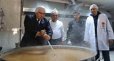 Her gün 10 bin depremzedeye sıcak yemek