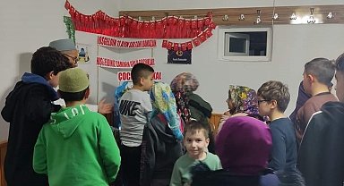 İmam, çocuklar için camiye bakkal kurdu