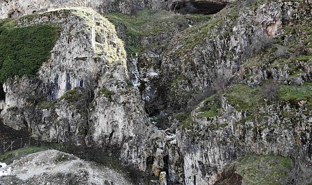 İnönü fayı üzerinde bulunan doğa harikasının emsalleri Alplerde ve İsviçre'de görülebiliyor