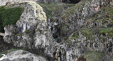 İnönü fayı üzerinde bulunan doğa harikasının emsalleri Alplerde ve İsviçre'de görülebiliyor