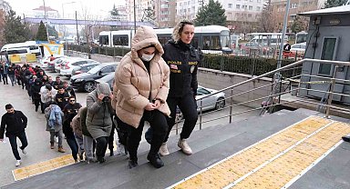 İnternetten araç sigortası yaptırmak isteyen kişileri 5 milyon lira dolandırdılar