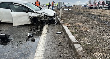 İşçileri taşıyan kamyonet ile otomobil çarpıştı: 9 yaralı