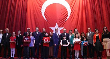 İstiklal Marşı'nı güzel okuma yarışması izleyenleri duygulandırdı