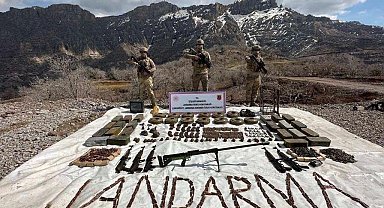 Jandarma, Cudi Dağı'nda çok sayıda mühimmat, el bombası ve patlayıcı ele geçirdi