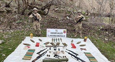 Jandarma, Hakkari kırsalında çok sayıda mühimmat, teçhizat ve malzeme ele geçirdi