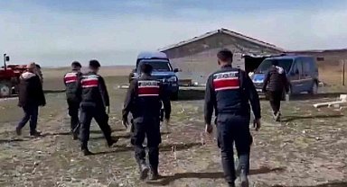 Jandarma kaybolan koyunları dron ile buldu