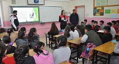 Jandarma öğrencileri siber suçlara karşı bilgilendirdi