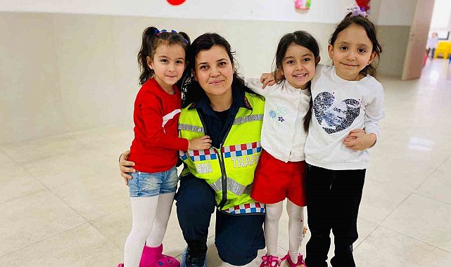 Jandarmadan anaokulu öğrencilerine trafik eğitimi