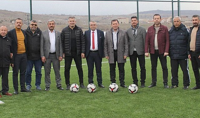 Kabakcı ve Önal, Pınarbaşı Stadı'nı inceledi