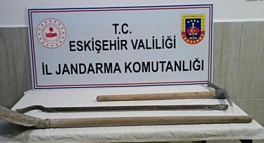 Kaçak kazı yapan 2 kişi suçüstü yakalandı