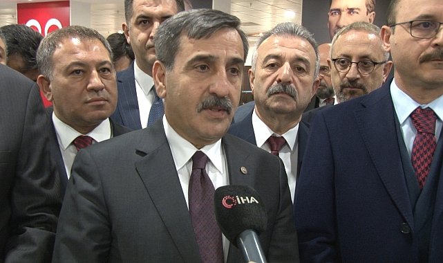 Kamu-Sen Genel Başkanı Önder Kahveci görevinden istifa ederek MHP milletvekili aday adayı oldu