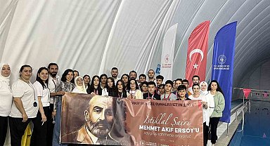 Karaman'da İstiklal Marşı'nın kabulü ve Mehmet Akif Ersoy'u anma yüzme yarışması düzenlendi