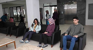 Kayseri Büyükşehir, tedavi gören depremzede yakınlarını misafirhanede ağırlıyor