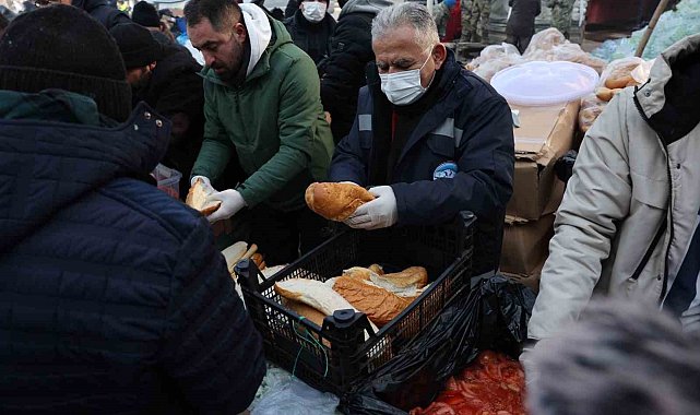 Kayseri ve Kahramanmaraş'ta iftar sofraları Büyükşehir'den