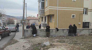 Kayseri'deki deprem Develi'de vatandaşı sokağa döktü