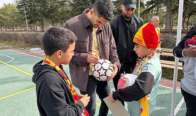 Kayserisporlu futbolculardan depremzede çocuklara ziyaret