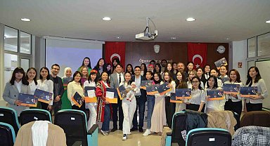 Kazakistan'dan gelen staj öğrencileri sertifikalarını aldı