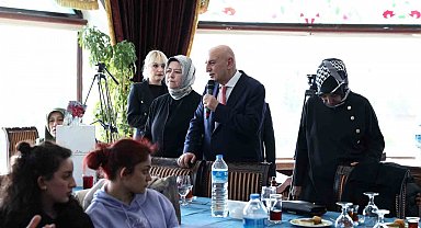 Keçiören Belediye Başkanı Altınok, depremzede kadınlarla buluştu