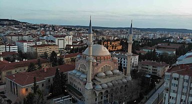 Kelime-i Tevhid'i ilmek ilmek 50 metre yükseğe yazdılar