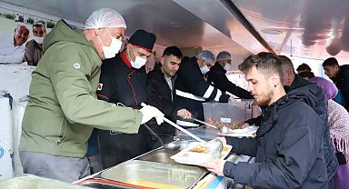 Kırıkkale'de yemek yapamayan yüzlerce aileye iftar