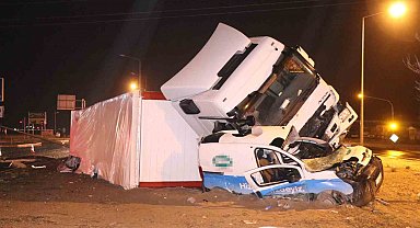 Kırmızı ışıkta geçip 1 kişinin ölümüne neden olan tır sürücüsü tutuklandı