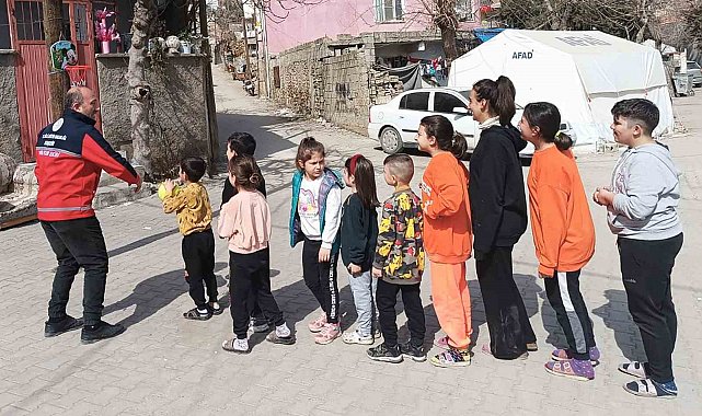 Kırşehirli gönüllü psikososyal destek ekibi deprem bölgesinde çalışmalarını sürdürüyor