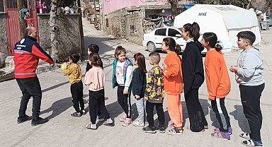 Kırşehirli gönüllü psikososyal destek ekibi deprem bölgesinde çalışmalarını sürdürüyor