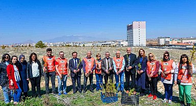 KMÜ'de depremde hayatını kaybeden öğrenciler anısına fidan dikildi