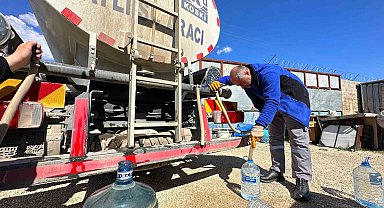 Konya Büyükşehir Hatay'da depremzedelere su hizmetini Ramazan'da da sürdürüyor